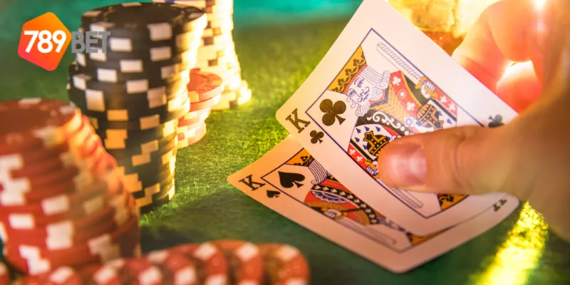 Chơi poker trực tuyến với nhiều loại bàn chơi